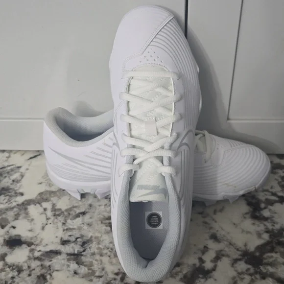 Nike All-White Softball Cleats 8.5 Never Worn - Picture 2 of 7